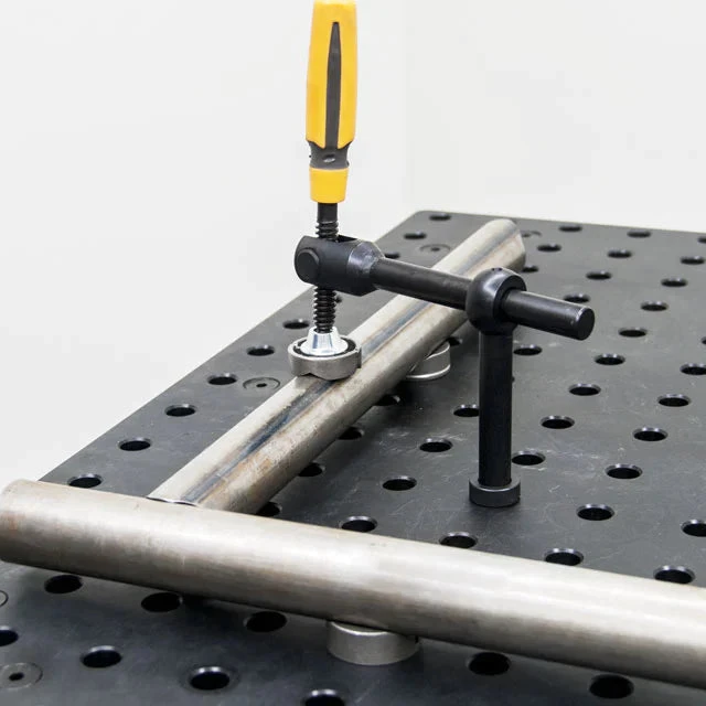 Clema T-Post pivotanta masa sudura, Strong Hand, T61670 Pivoting T-Post Clamp, gauri 16 mm